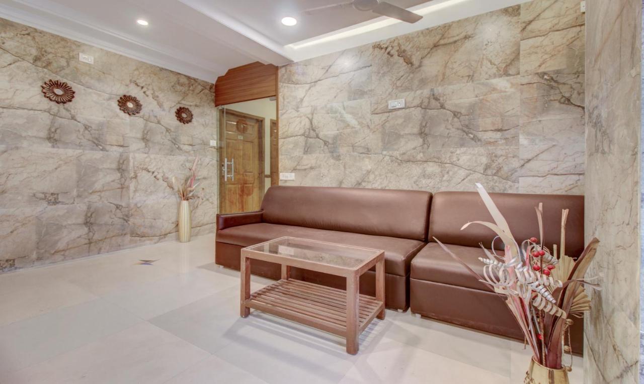 Готель Treebo Cruz Royale Santacruz West Мумбаї Екстер'єр фото